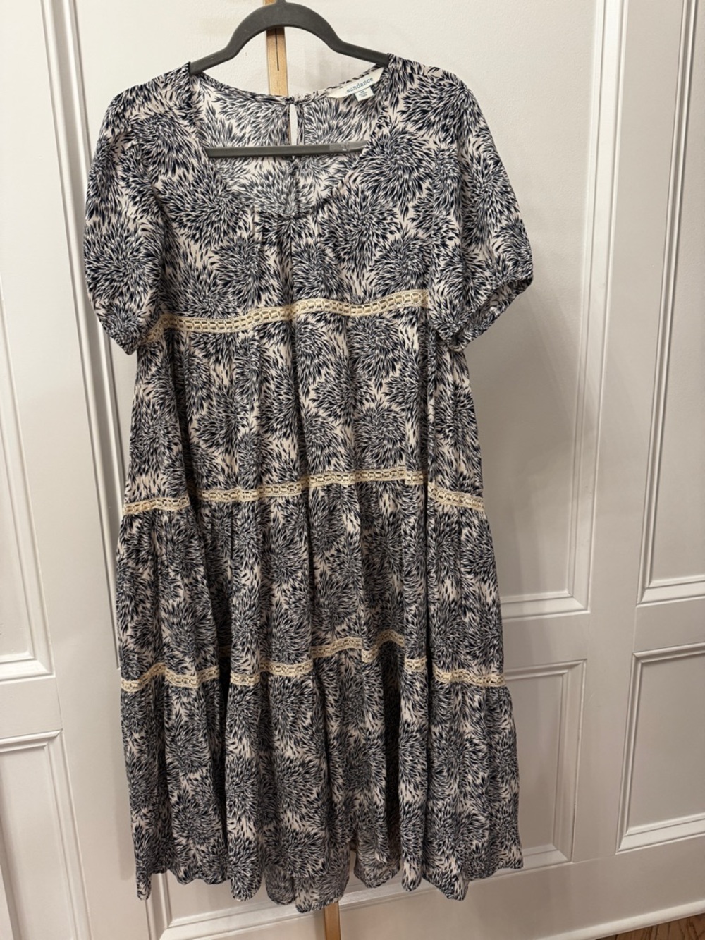 Sundance beachy boho coastal Matilda cream blue floral tiered midi dress sz Med